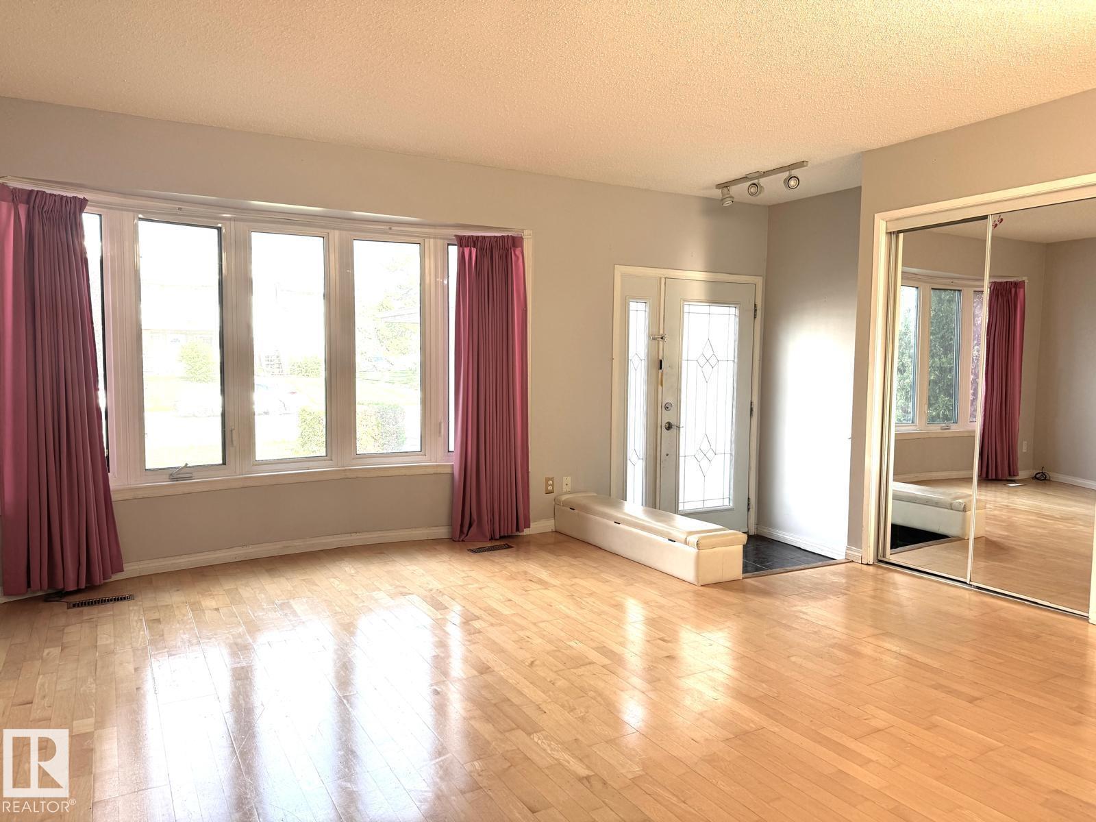 9220 172 St Nw, Edmonton, Alberta  T5T 3G2 - Photo 5 - E4448975