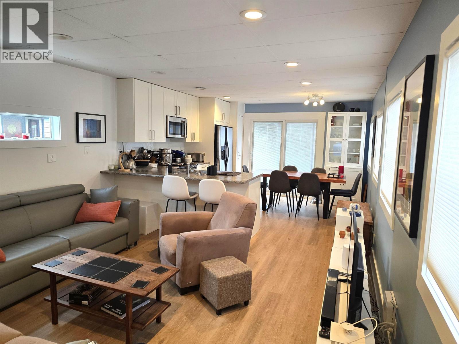 Property at GNB20 415 W ESPLANADE image 2