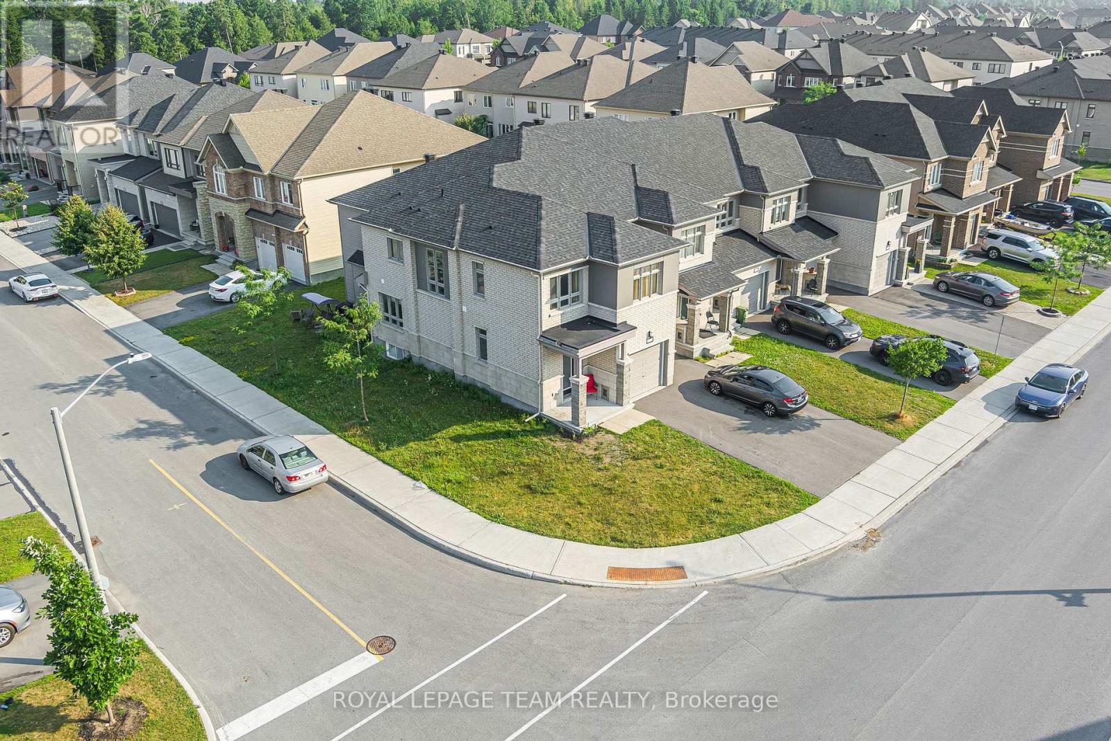 Property at 622 PARADE DRIVE image 2