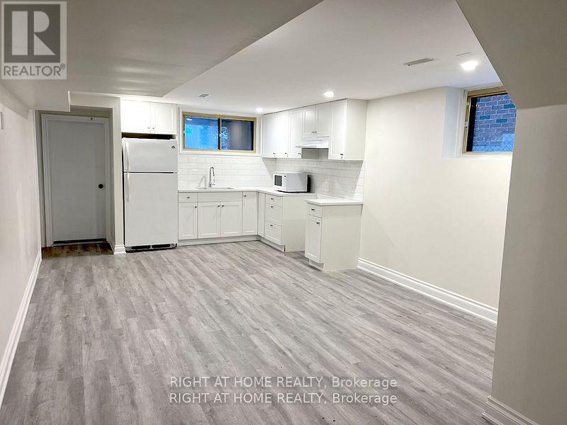20 Omagh (Lower Level) Avenue, Toronto, Ontario  M9M 1E7 - Photo 7 - W12335421