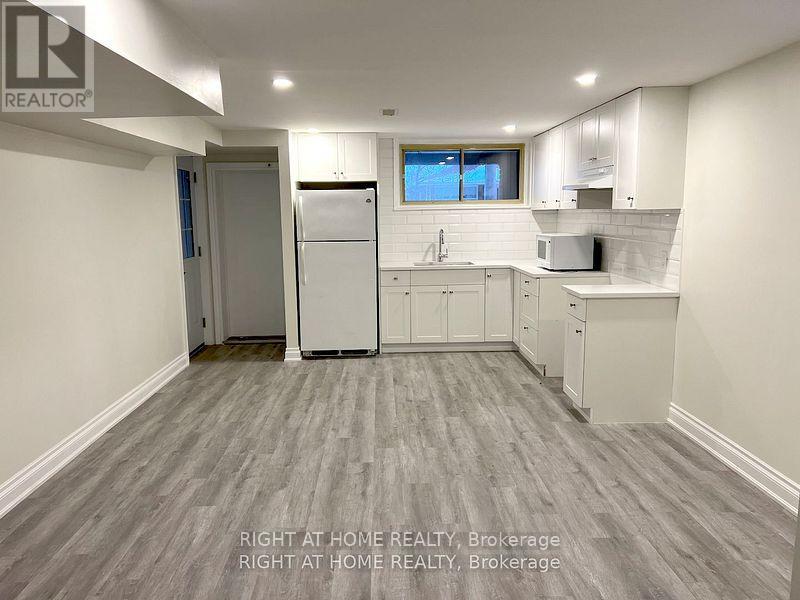 20 Omagh (Lower Level) Avenue, Toronto, Ontario  M9M 1E7 - Photo 8 - W12335421