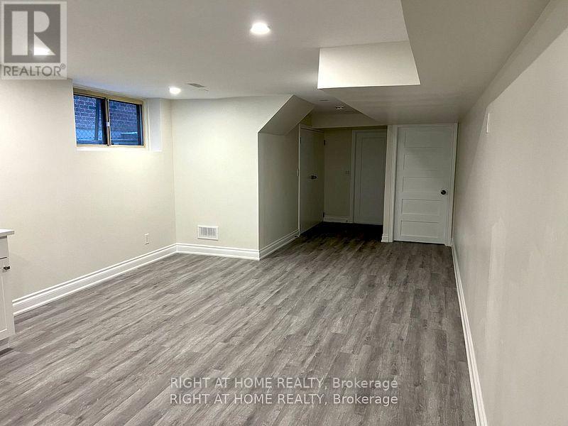 20 Omagh (Lower Level) Avenue, Toronto, Ontario  M9M 1E7 - Photo 9 - W12335421