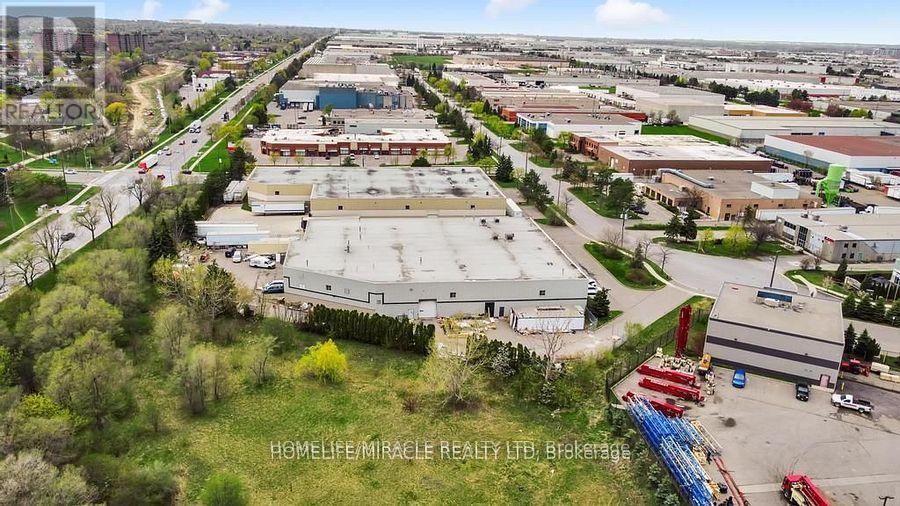 52 Bramwin Court, Brampton (Bramalea South Industrial), Ontario  L6T 5G2 - Photo 4 - W12335446