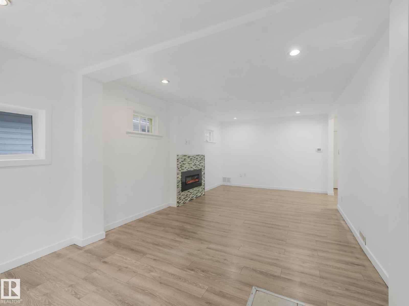 Property at 11542 97 ST NW image 2