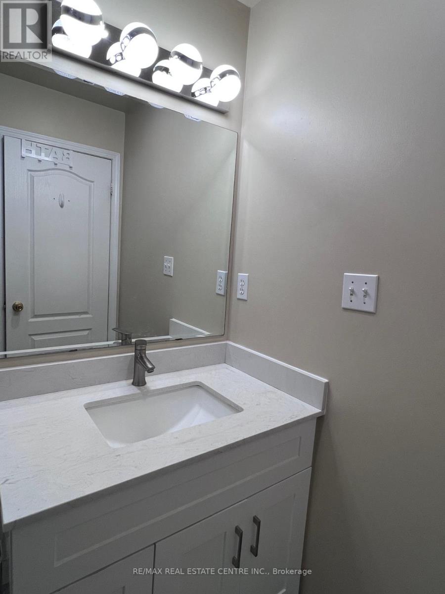 2899 Westoak Trails Boulevard, Oakville, Ontario  L6M 4V2 - Photo 21 - W12335517