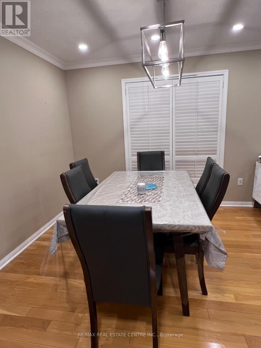 2899 Westoak Trails Boulevard, Oakville, Ontario  L6M 4V2 - Photo 9 - W12335517