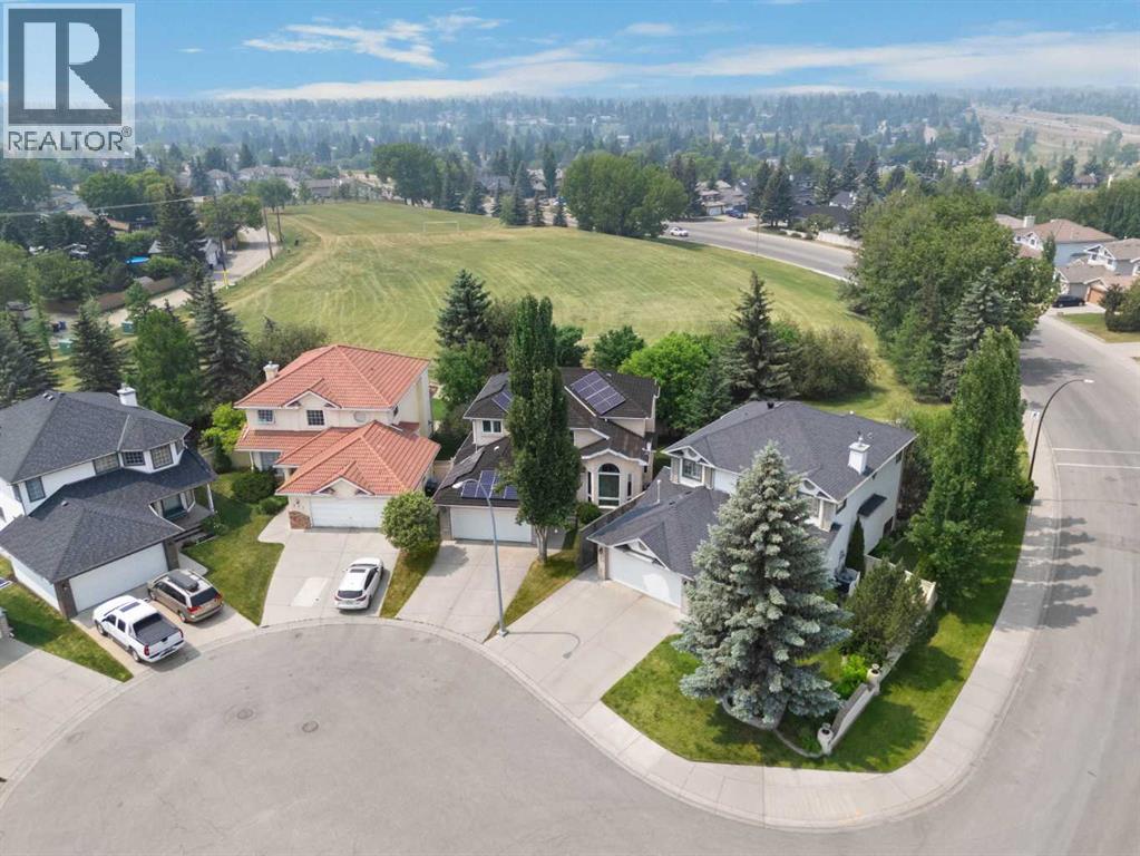 Property at 103 Diamond Court SE image 2