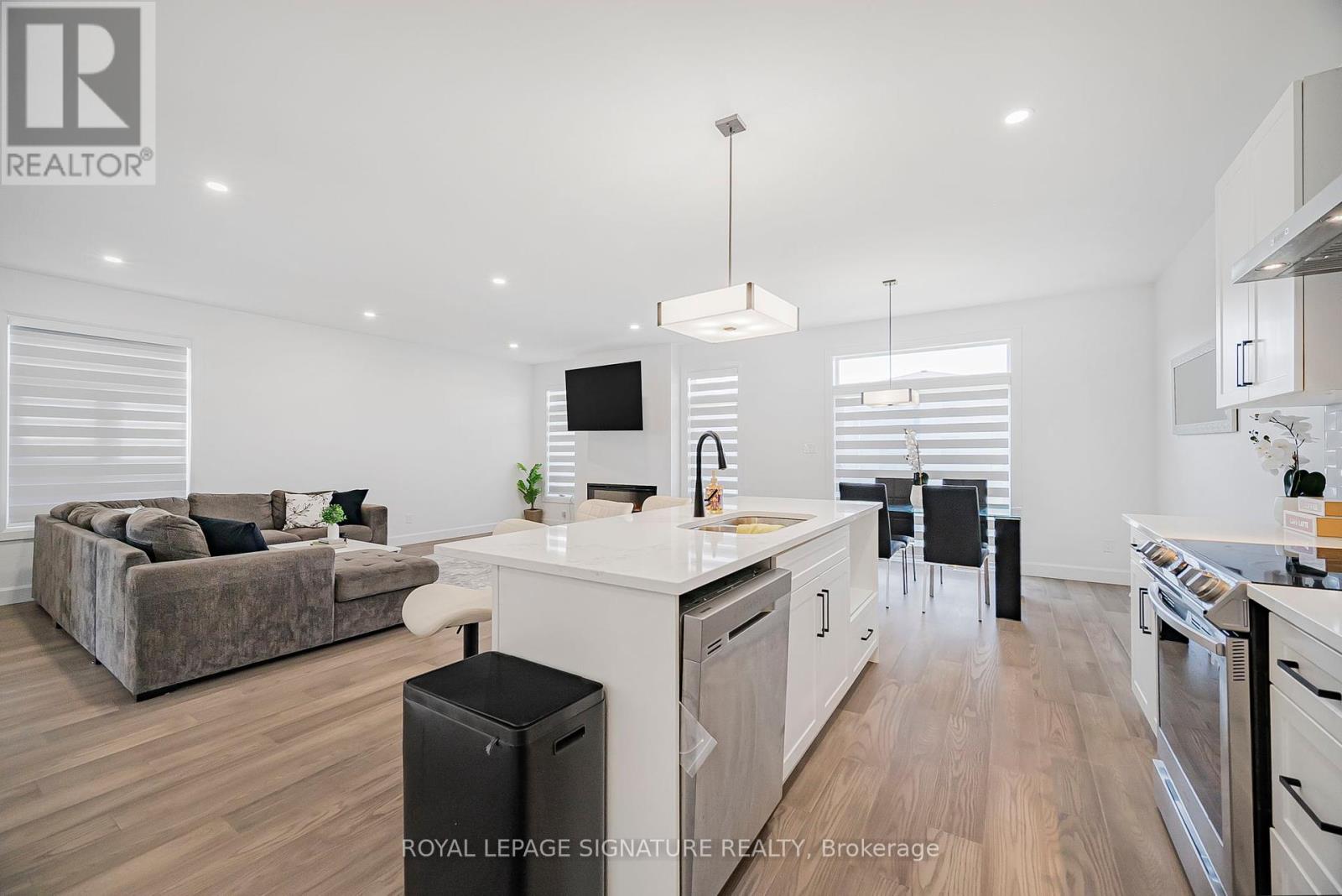 6326 Heathwoods Avenue, London South, Ontario  N6P 0K2 - Photo 10 - X12335323