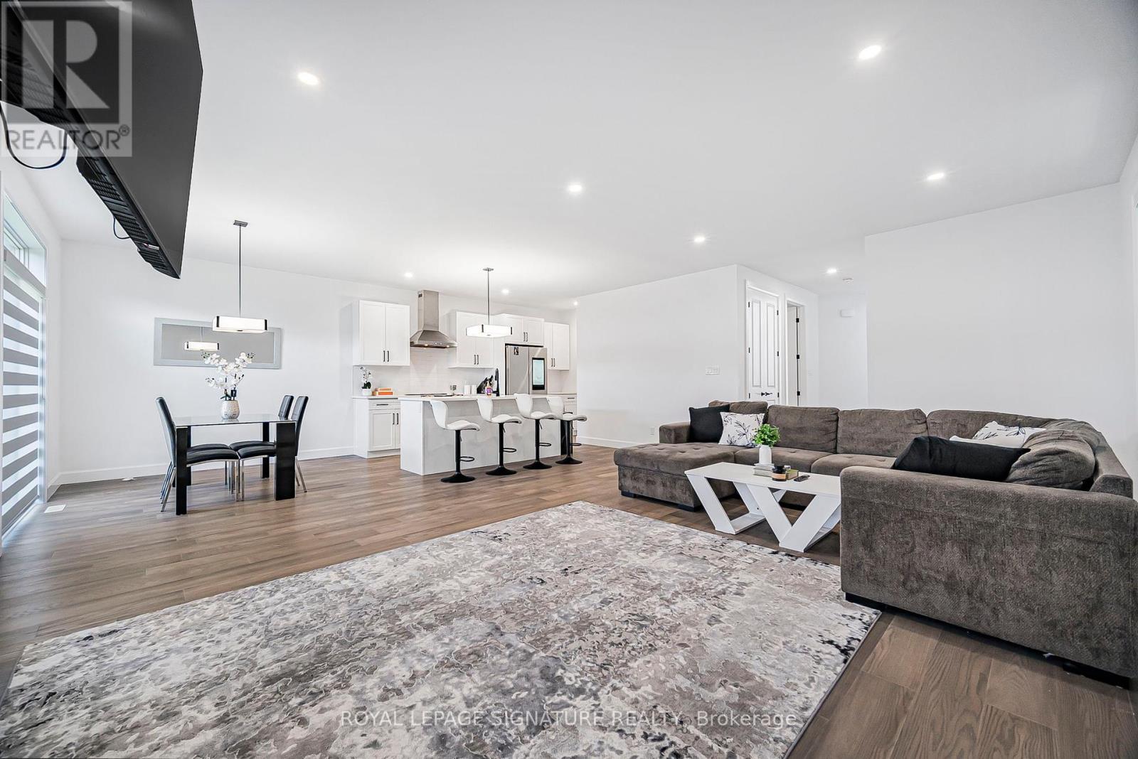 6326 Heathwoods Avenue, London South, Ontario  N6P 0K2 - Photo 5 - X12335323