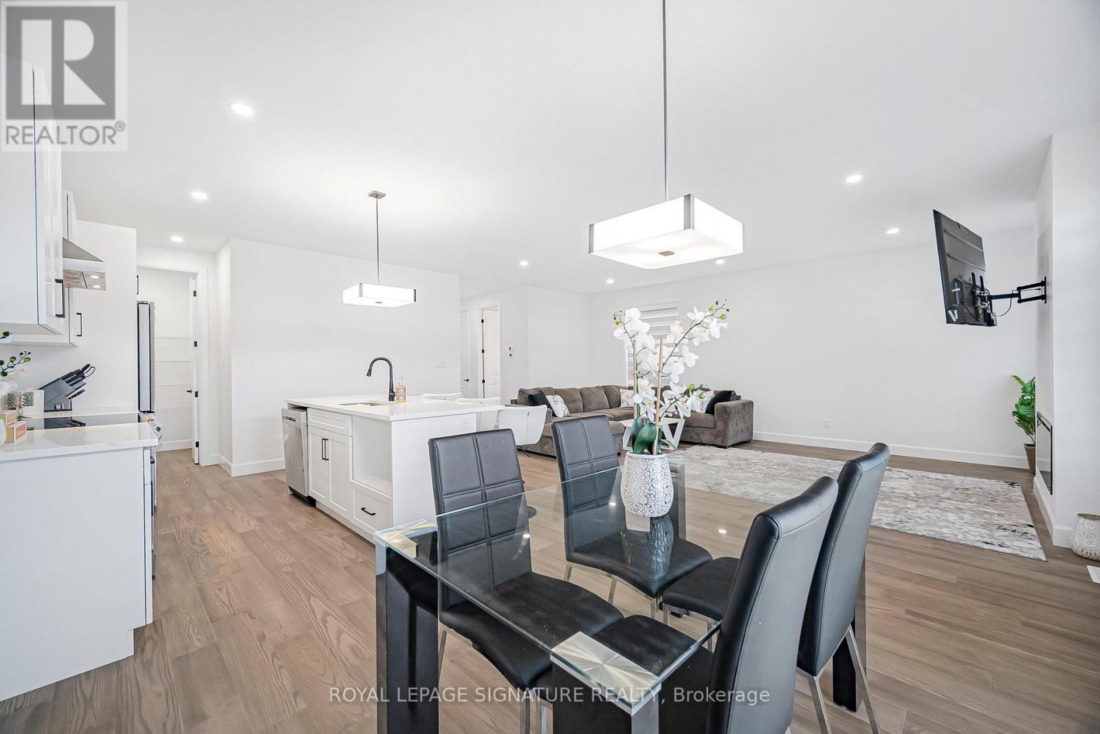 6326 Heathwoods Avenue, London South, Ontario  N6P 0K2 - Photo 11 - X12335323