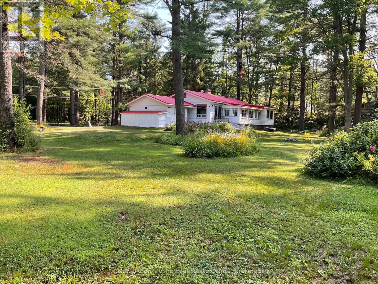 1060 Kahshe Lake Road S, Gravenhurst, Ontario  P0E 1G0 - Photo 3 - X12335536