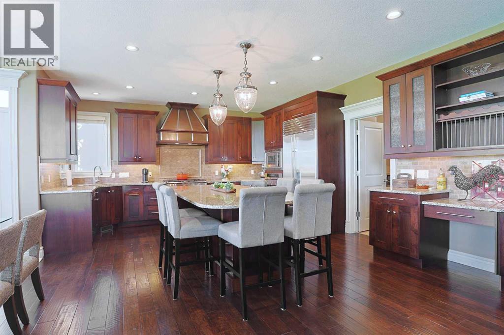 Property at 117 Rockcliff Bay NW image 5