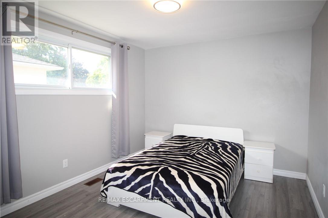 4 Purnell Drive, Hamilton, Ontario  L9C 4X9 - Photo 5 - X12321634