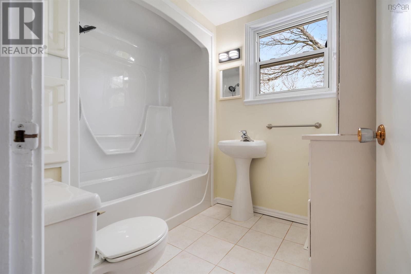 11 Durley Street, Amherst, Nova Scotia  B4H 2B2 - Photo 36 - 202512163