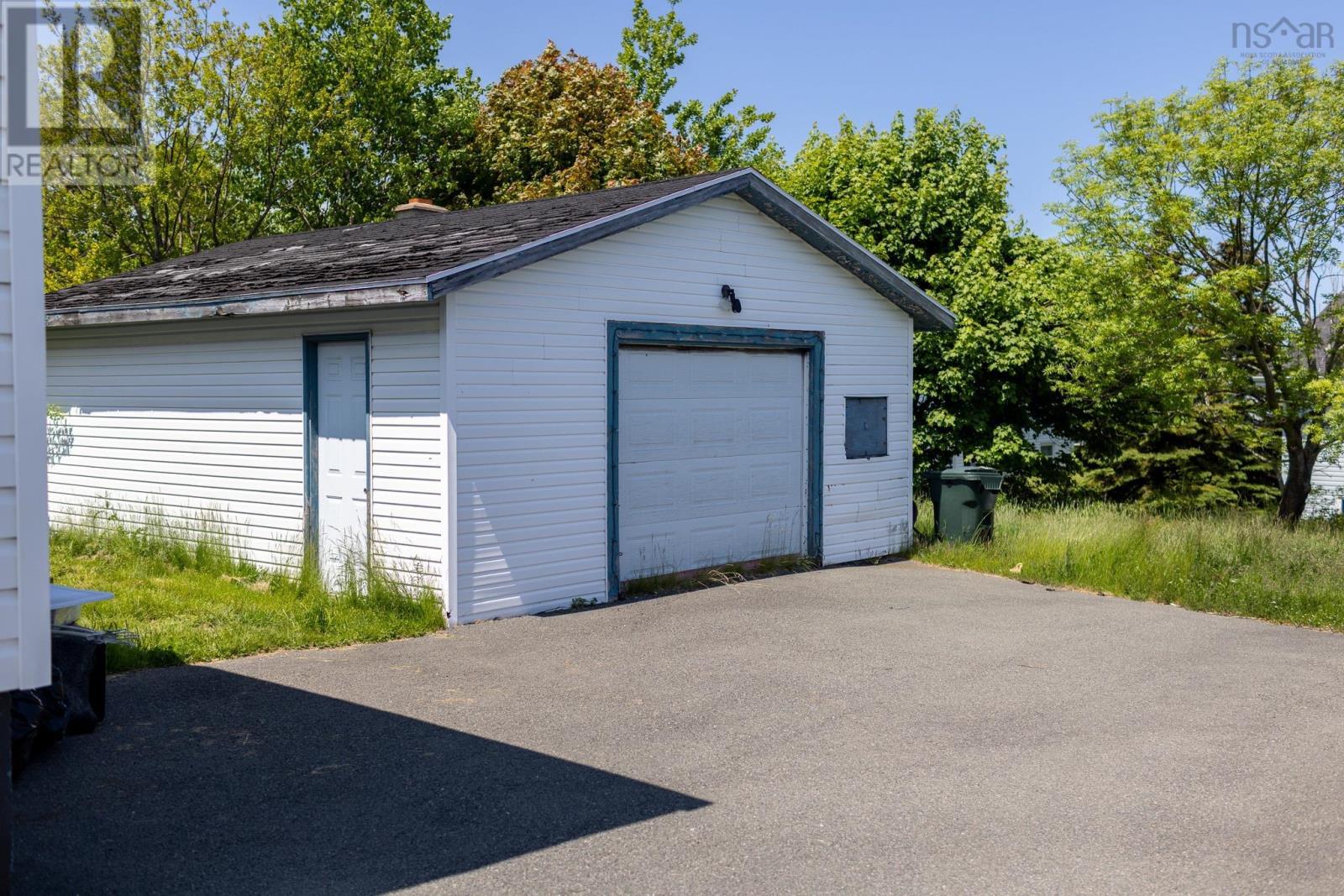 10 Ling Street, Glace Bay, Nova Scotia  B1A 3L3 - Photo 2 - 202515363