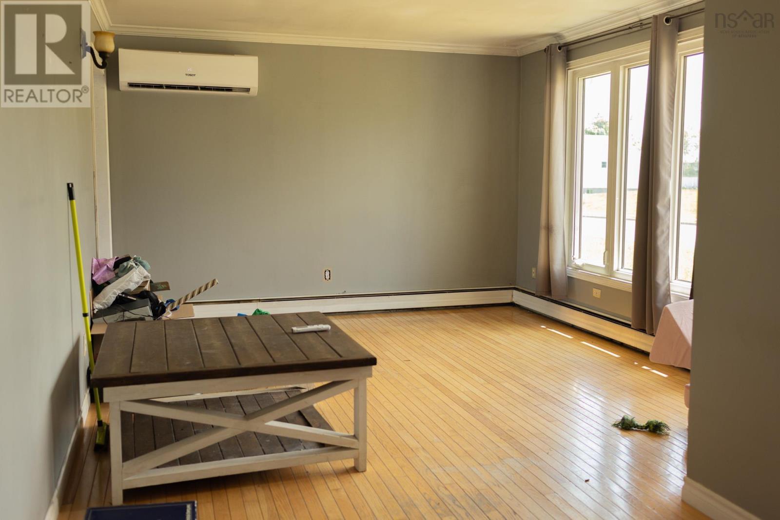 10 Ling Street, Glace Bay, Nova Scotia  B1A 3L3 - Photo 3 - 202515363