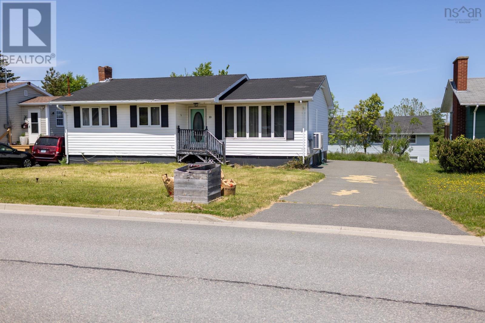 10 Ling Street, Glace Bay, Nova Scotia  B1A 3L3 - Photo 1 - 202515363