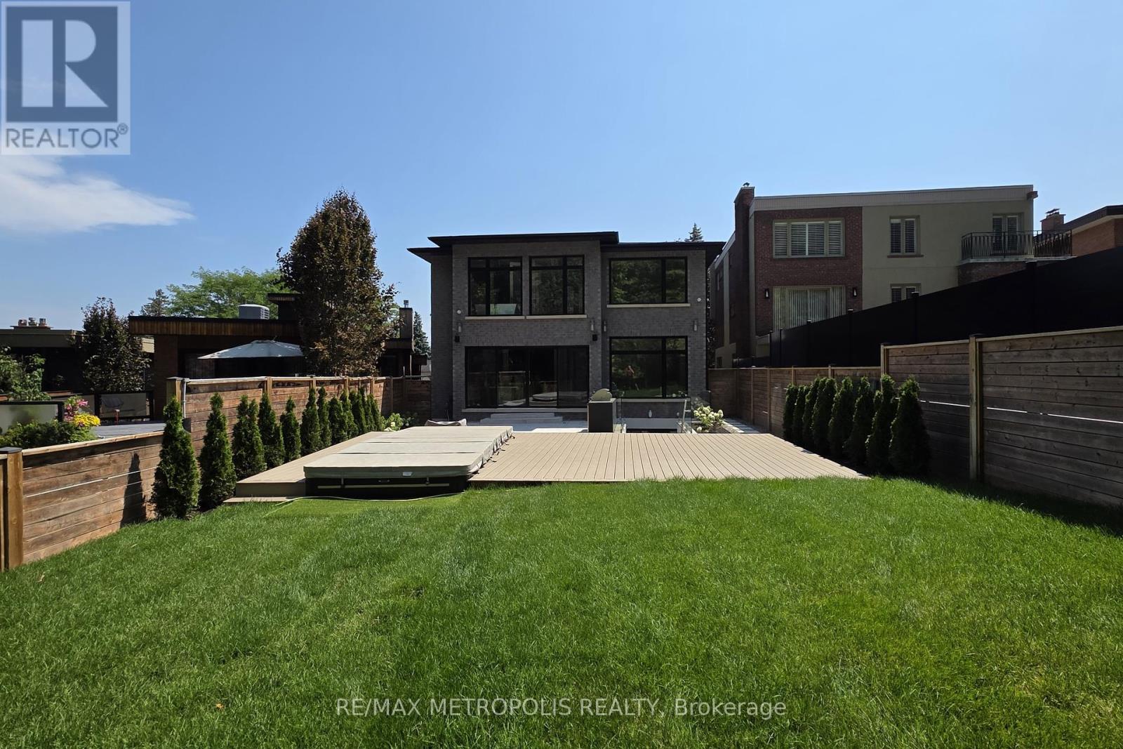 12 Bearwood Drive, Toronto, Ontario  M9A 4G4 - Photo 35 - W12335582