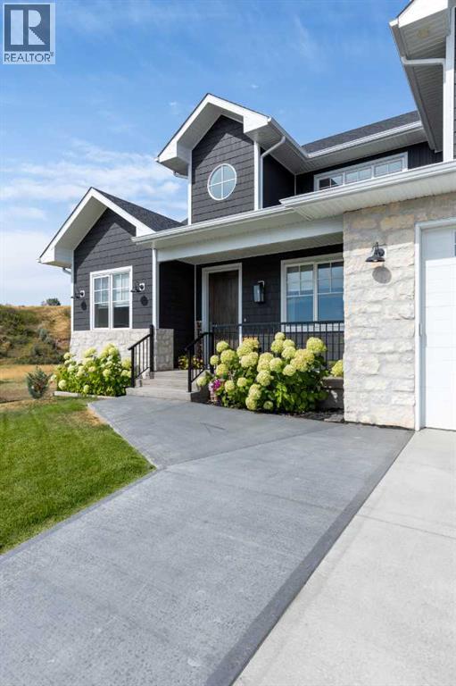 Property at 24 Heron Court SW image 3