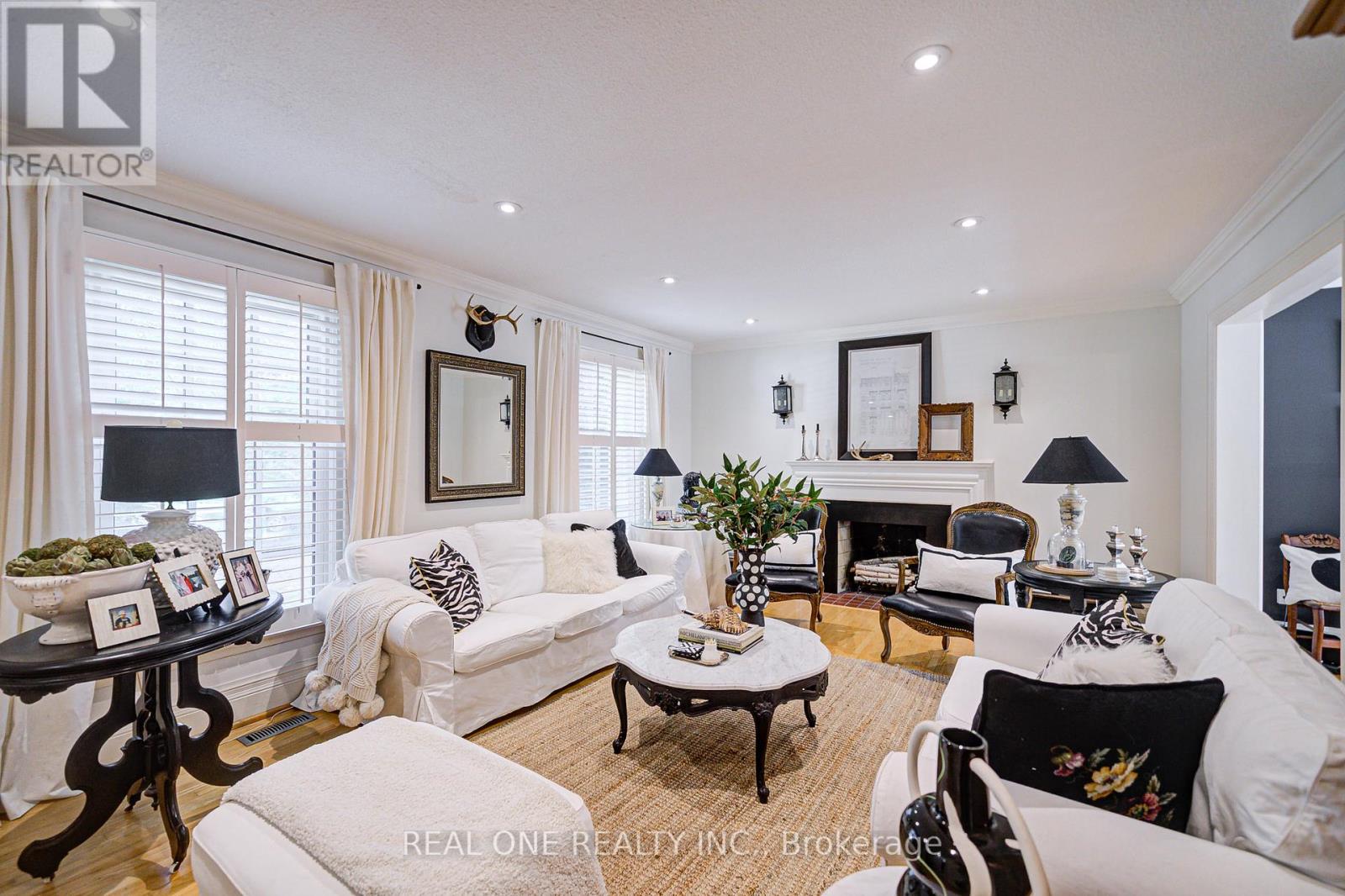 21 Alcaine Court, Markham, Ontario  L3T 2G8 - Photo 7 - N12335610