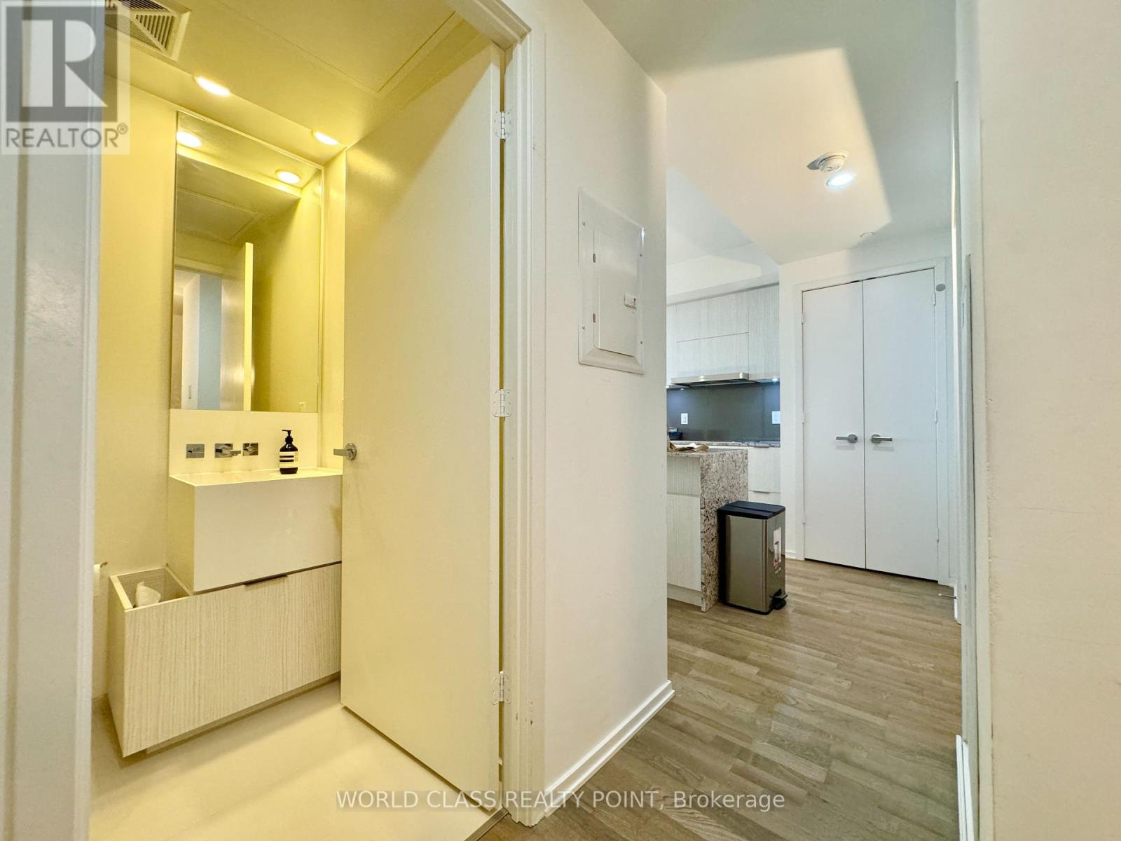 6307 - 1 Bloor Street E, Toronto, Ontario  M4W 0A8 - Photo 3 - C12335636