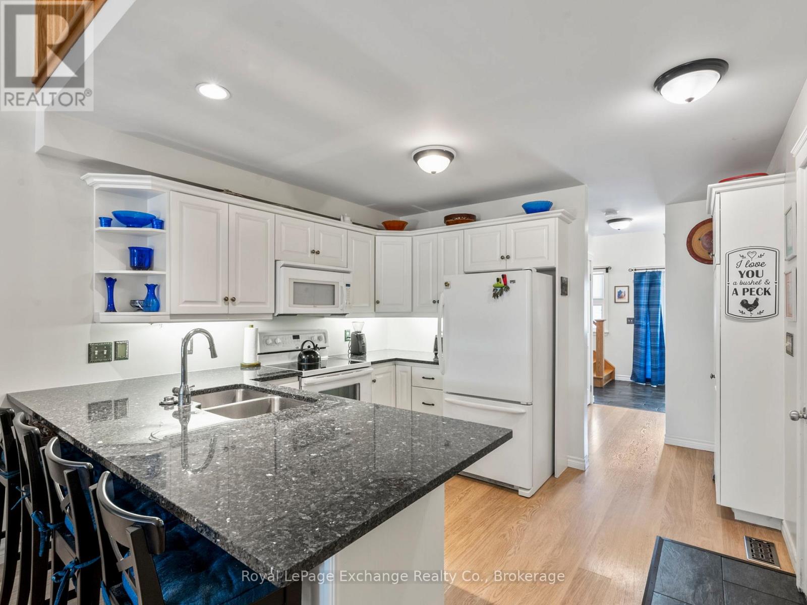 8 - 433 Queen Street, Kincardine, Ontario  N2Z 0A2 - Photo 4 - X12335684