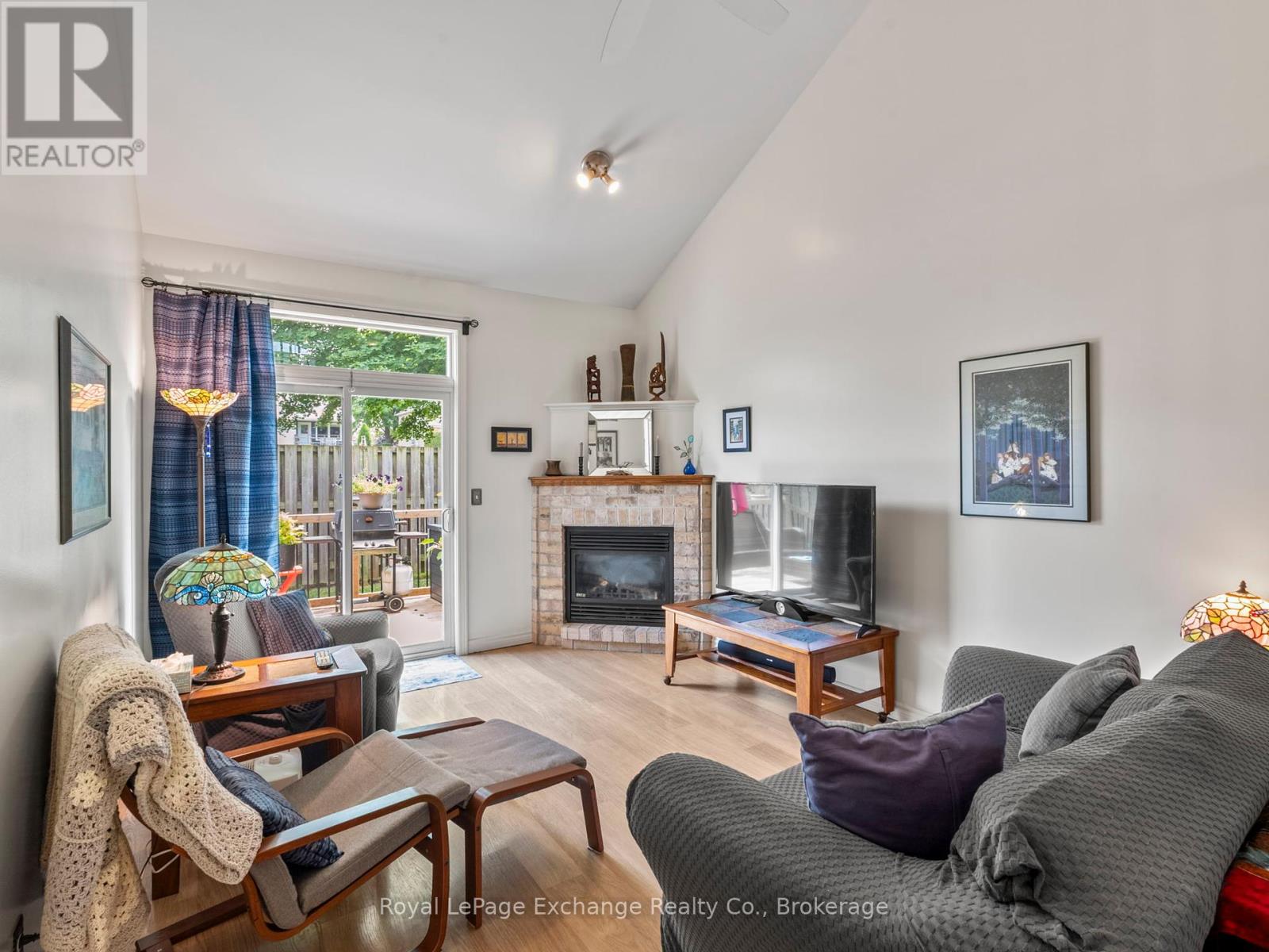 8 - 433 Queen Street, Kincardine, Ontario  N2Z 0A2 - Photo 7 - X12335684