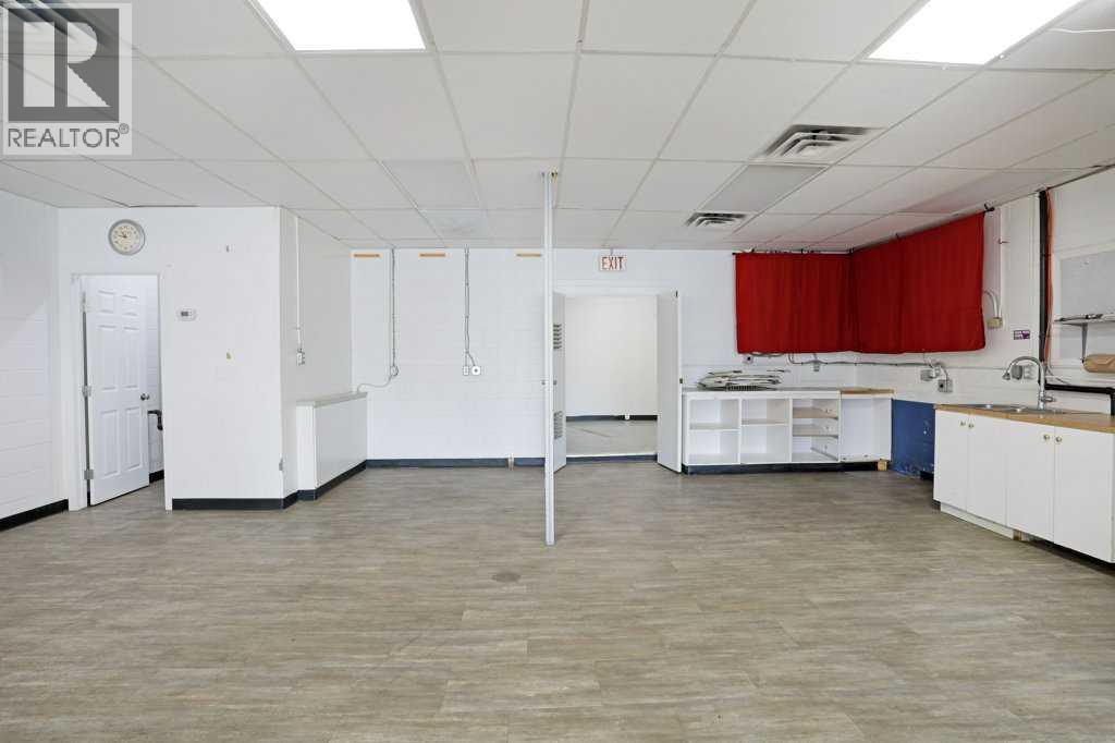 135 Young Road, Brooks, Alberta  T1R 0A3 - Photo 12 - A2247428
