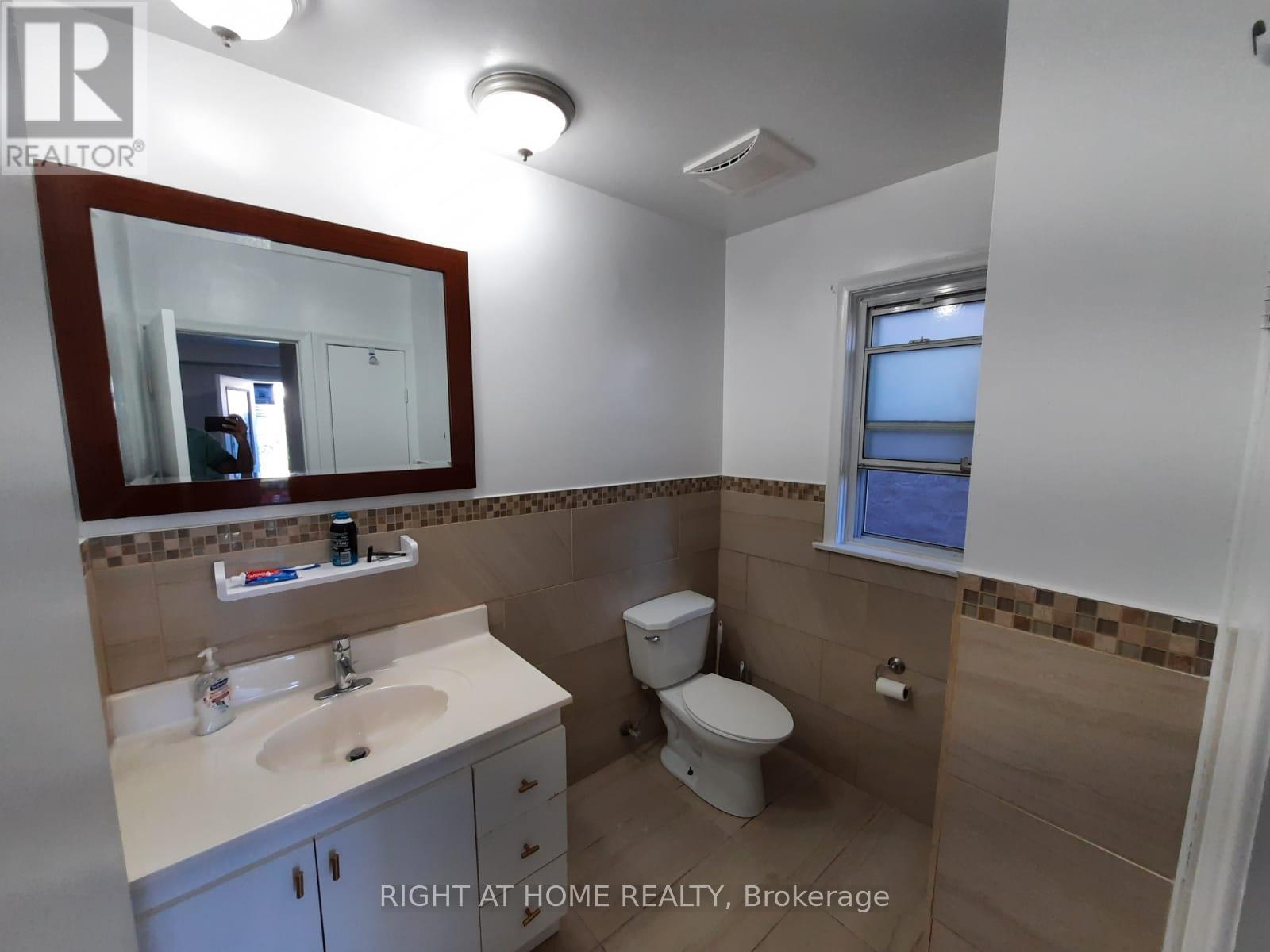 Lower - 24 Crewe Avenue, Toronto, Ontario  M4C 2J1 - Photo 10 - E12335706