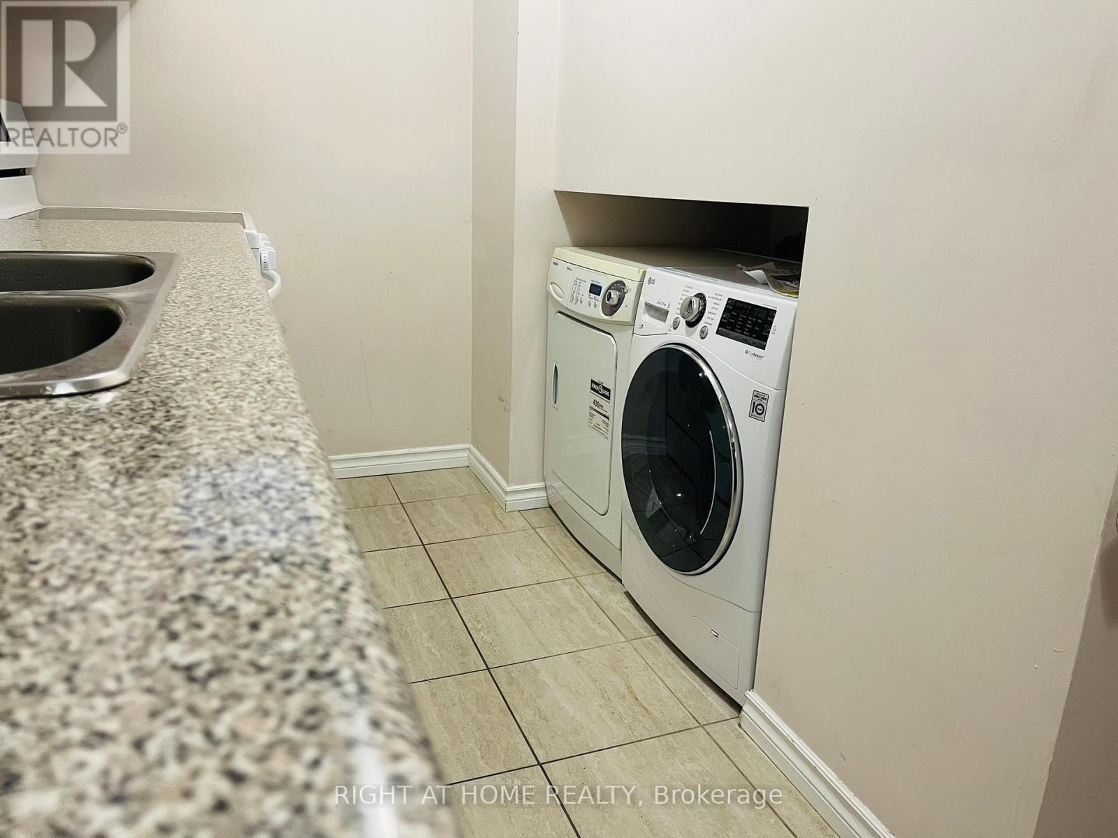 Lower - 24 Crewe Avenue, Toronto, Ontario  M4C 2J1 - Photo 9 - E12335706