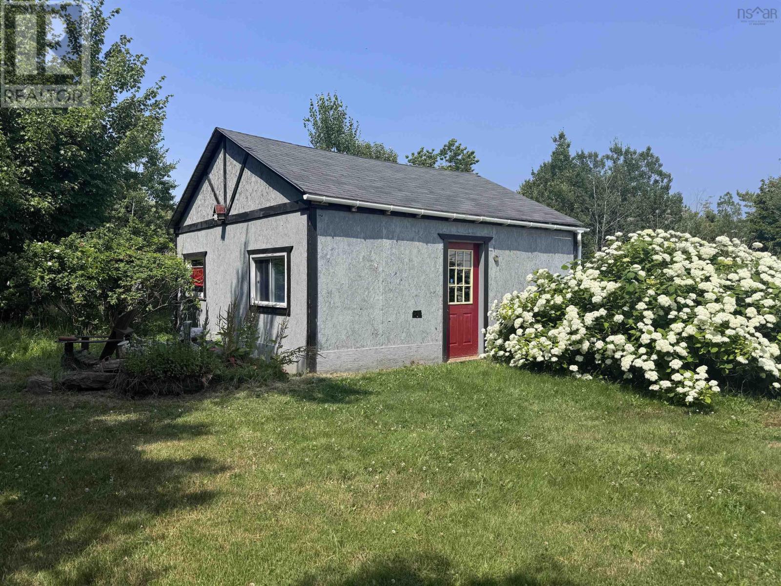 10 High Street, Baddeck, Nova Scotia  B0E 1B0 - Photo 2 - 202520155