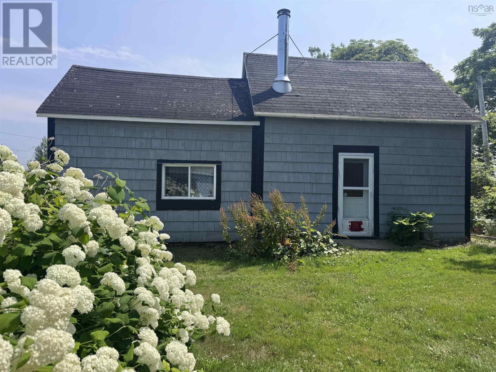 10 High Street, Baddeck, Nova Scotia  B0E 1B0 - Photo 4 - 202520155
