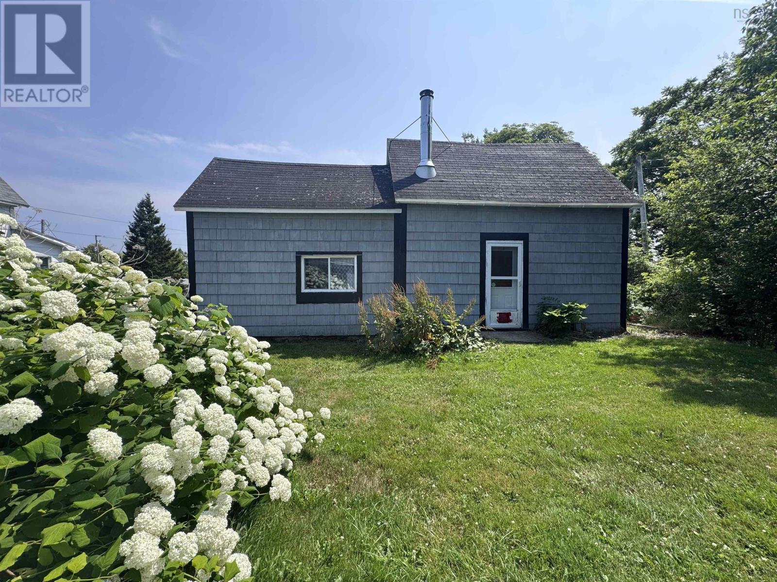10 High Street, Baddeck, Nova Scotia  B0E 1B0 - Photo 5 - 202520155