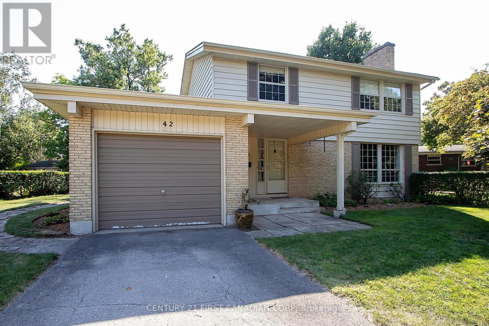 42 Naomee Crescent, London North, Ontario  N6H 3T4 - Photo 1 - X12335747