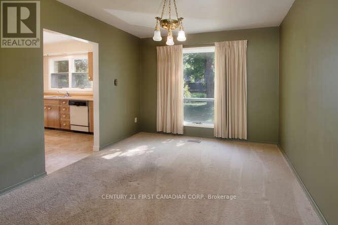 42 Naomee Crescent, London North, Ontario  N6H 3T4 - Photo 14 - X12335747