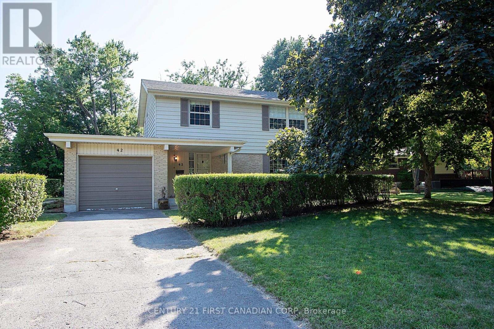42 Naomee Crescent, London North, Ontario  N6H 3T4 - Photo 2 - X12335747