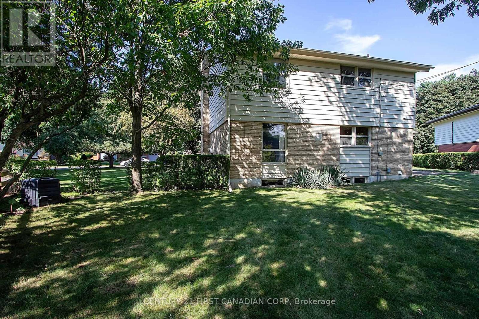 42 Naomee Crescent, London North, Ontario  N6H 3T4 - Photo 27 - X12335747