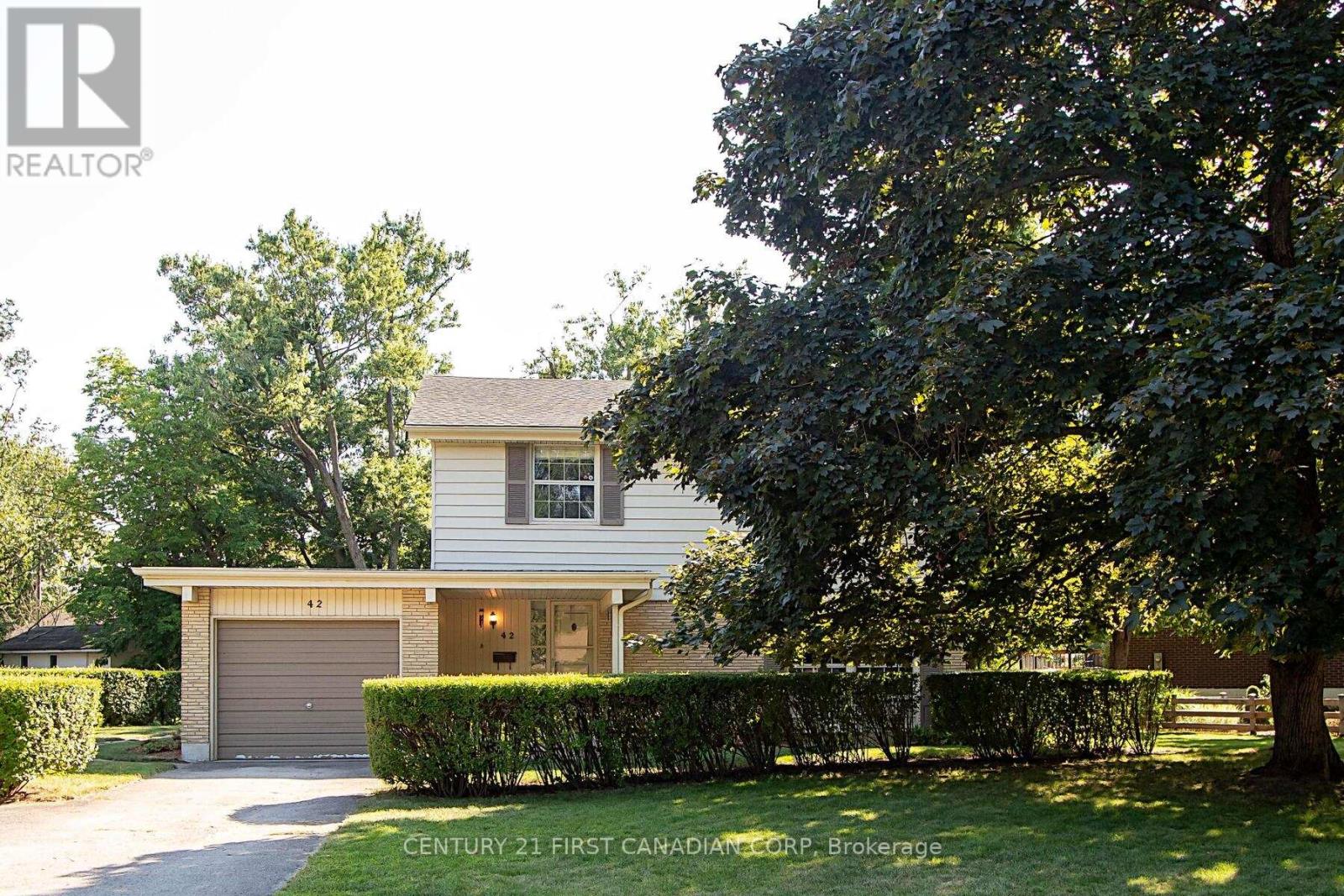 42 Naomee Crescent, London North, Ontario  N6H 3T4 - Photo 3 - X12335747