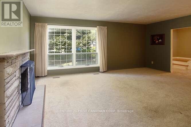 42 Naomee Crescent, London North, Ontario  N6H 3T4 - Photo 8 - X12335747