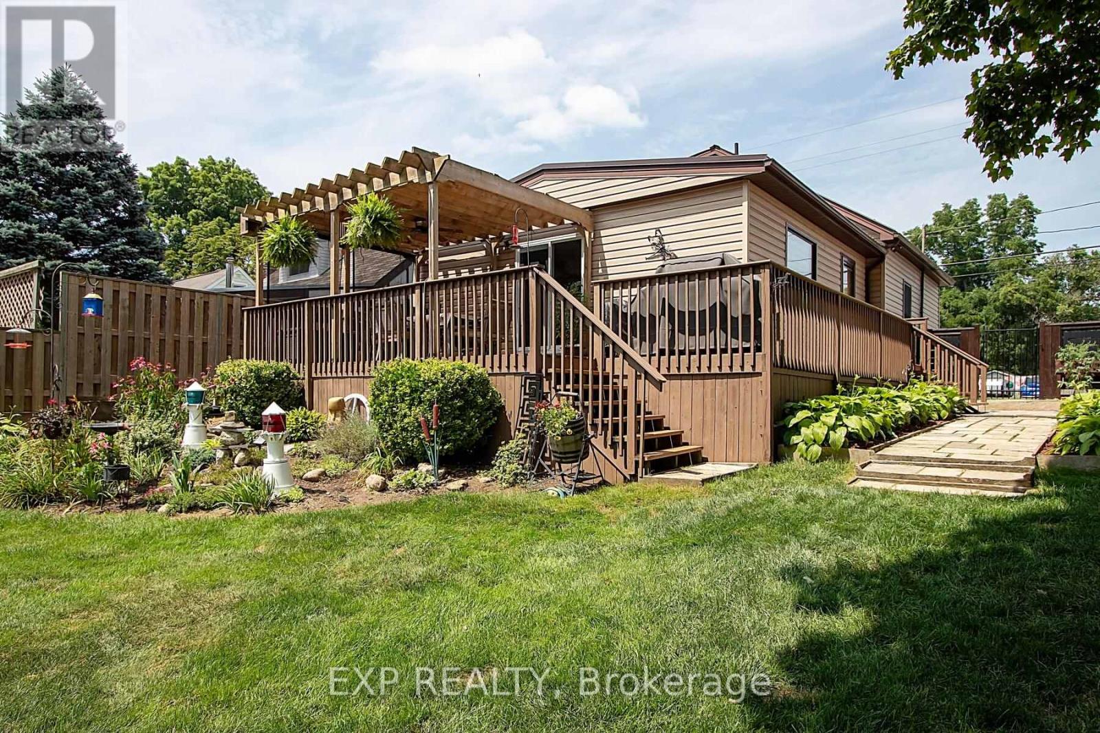 4027 Catherine Street, Thames Centre (Dorchester), Ontario  N0L 1G2 - Photo 26 - X12335755