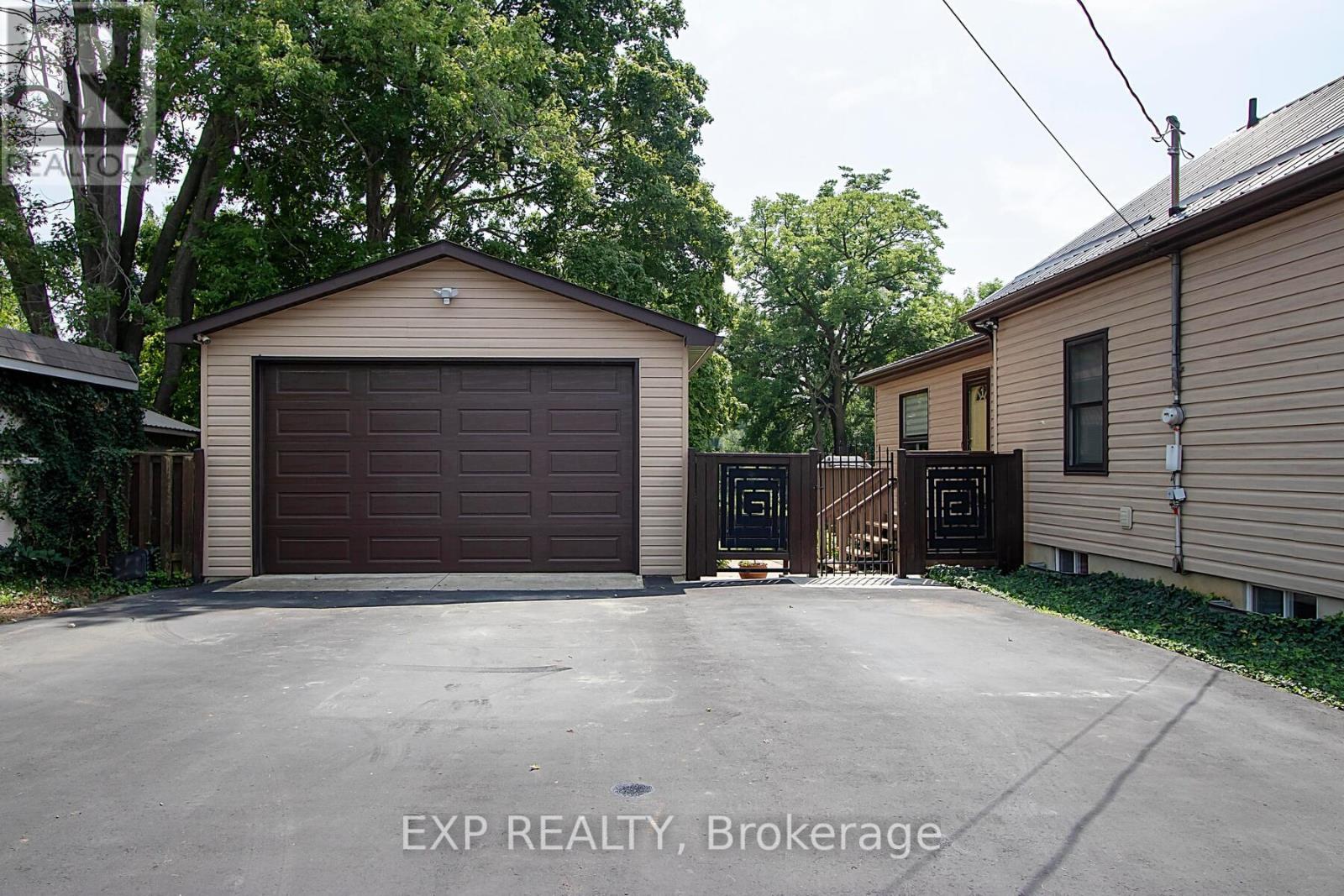 4027 Catherine Street, Thames Centre (Dorchester), Ontario  N0L 1G2 - Photo 40 - X12335755