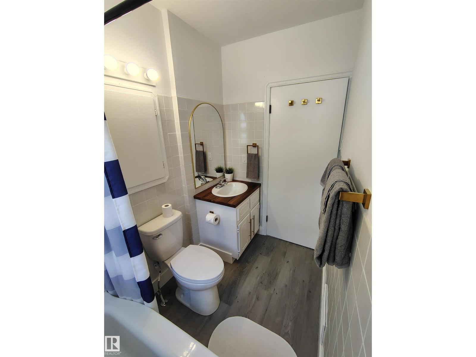 Property at 9758 88 AV NW image 2