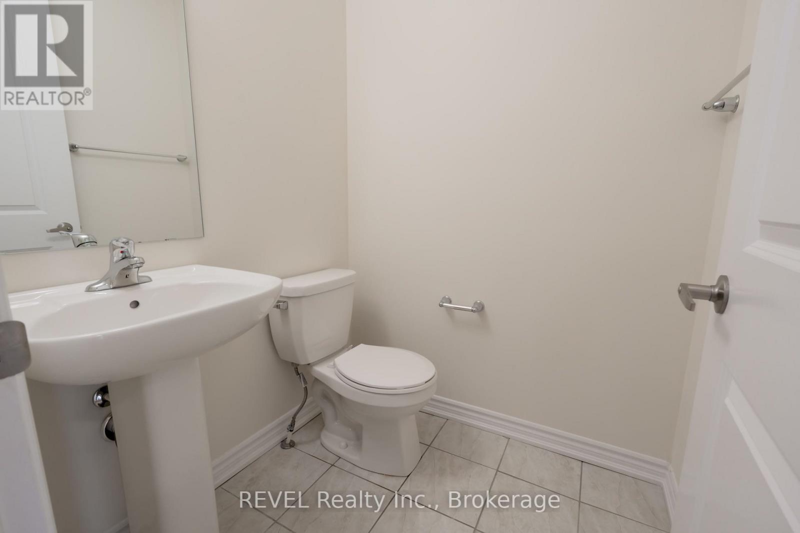 52 Ever Sweet Way, Thorold, Ontario  L2V 0R6 - Photo 14 - X12335791