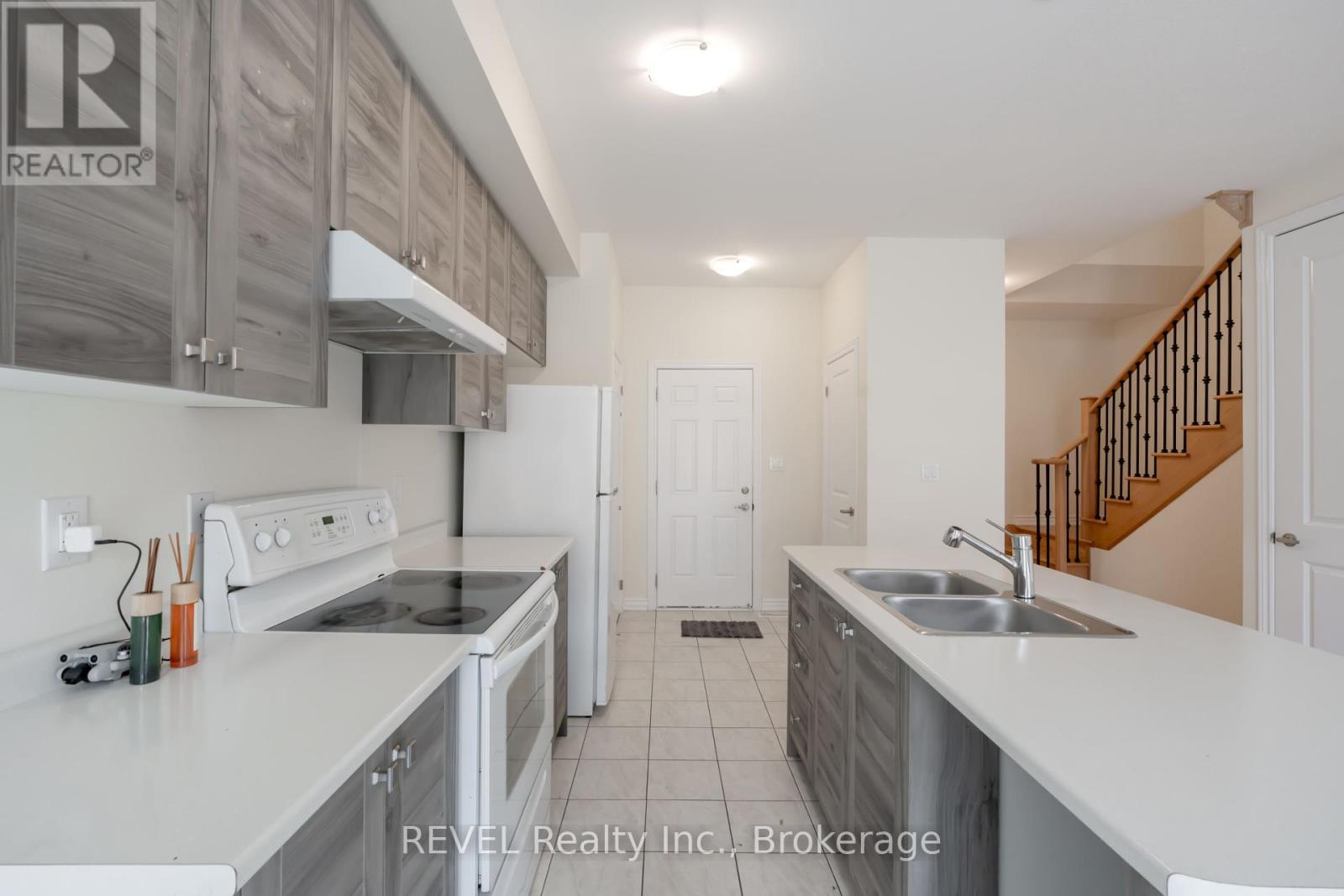 52 Ever Sweet Way, Thorold, Ontario  L2V 0R6 - Photo 9 - X12335791