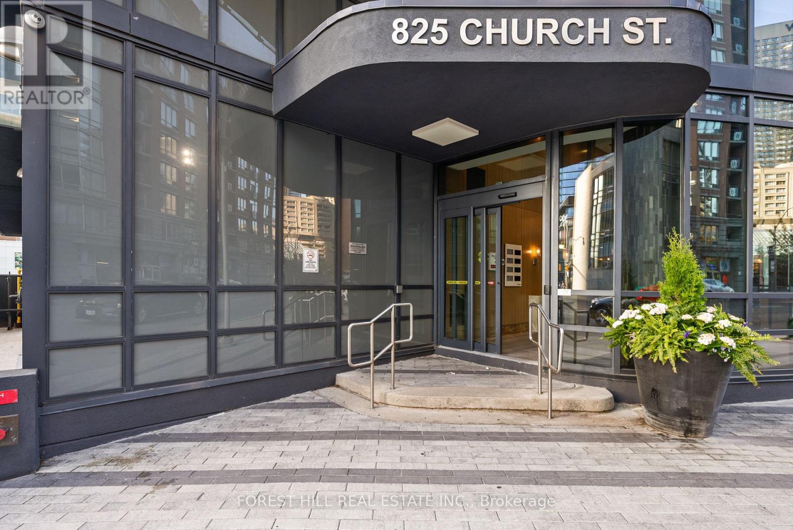 1106 - 825 Church Street, Toronto, Ontario  M4W 3Z4 - Photo 2 - C12335794