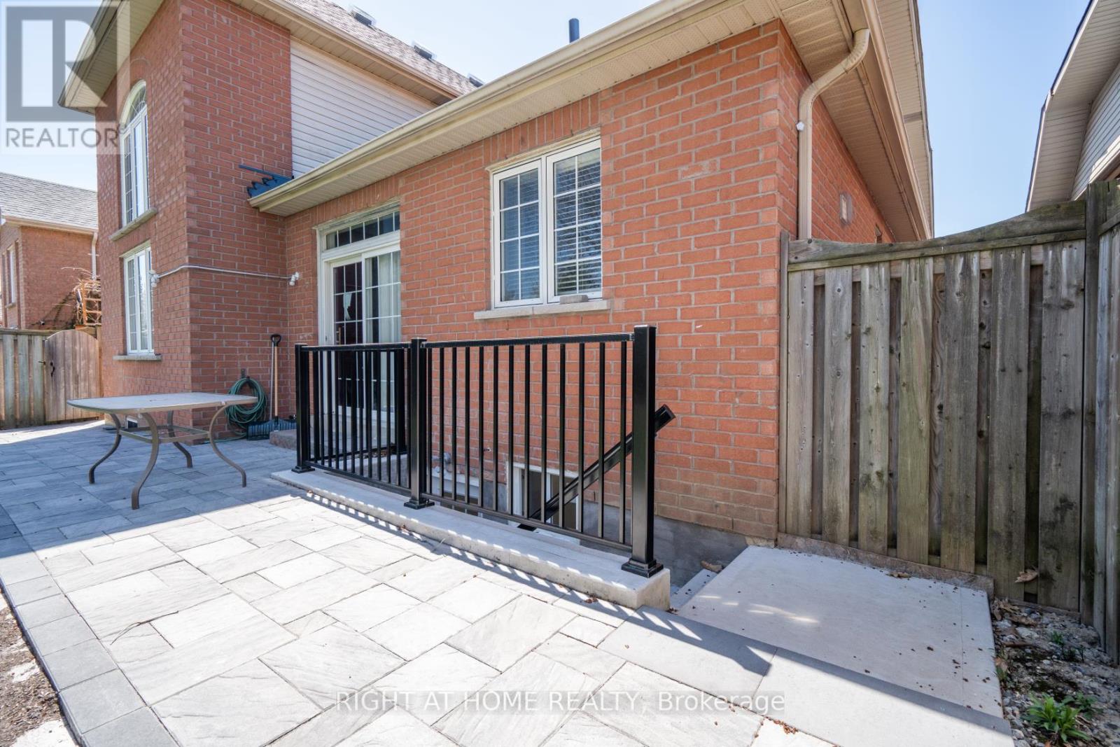 113 Mackey Drive, Whitby, Ontario  L1P 1R6 - Photo 4 - E12335789