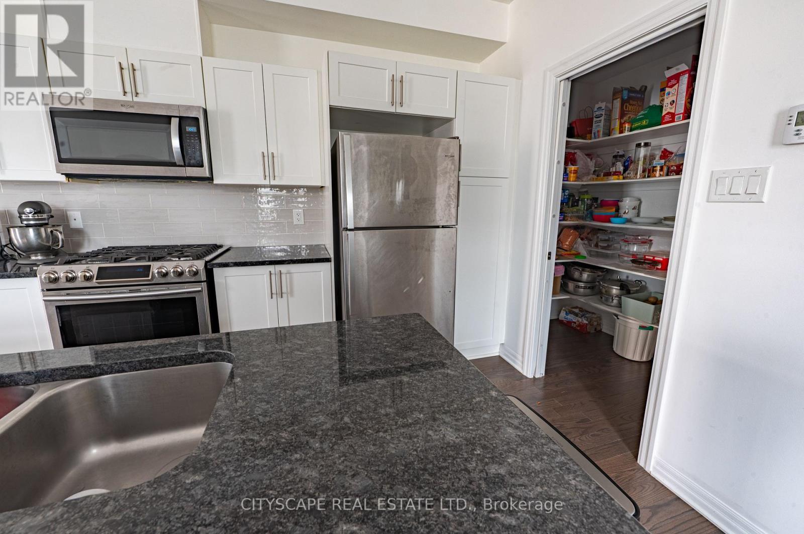 174 Joshua Street, Ottawa, Ontario  K1W 0A3 - Photo 15 - X12320412