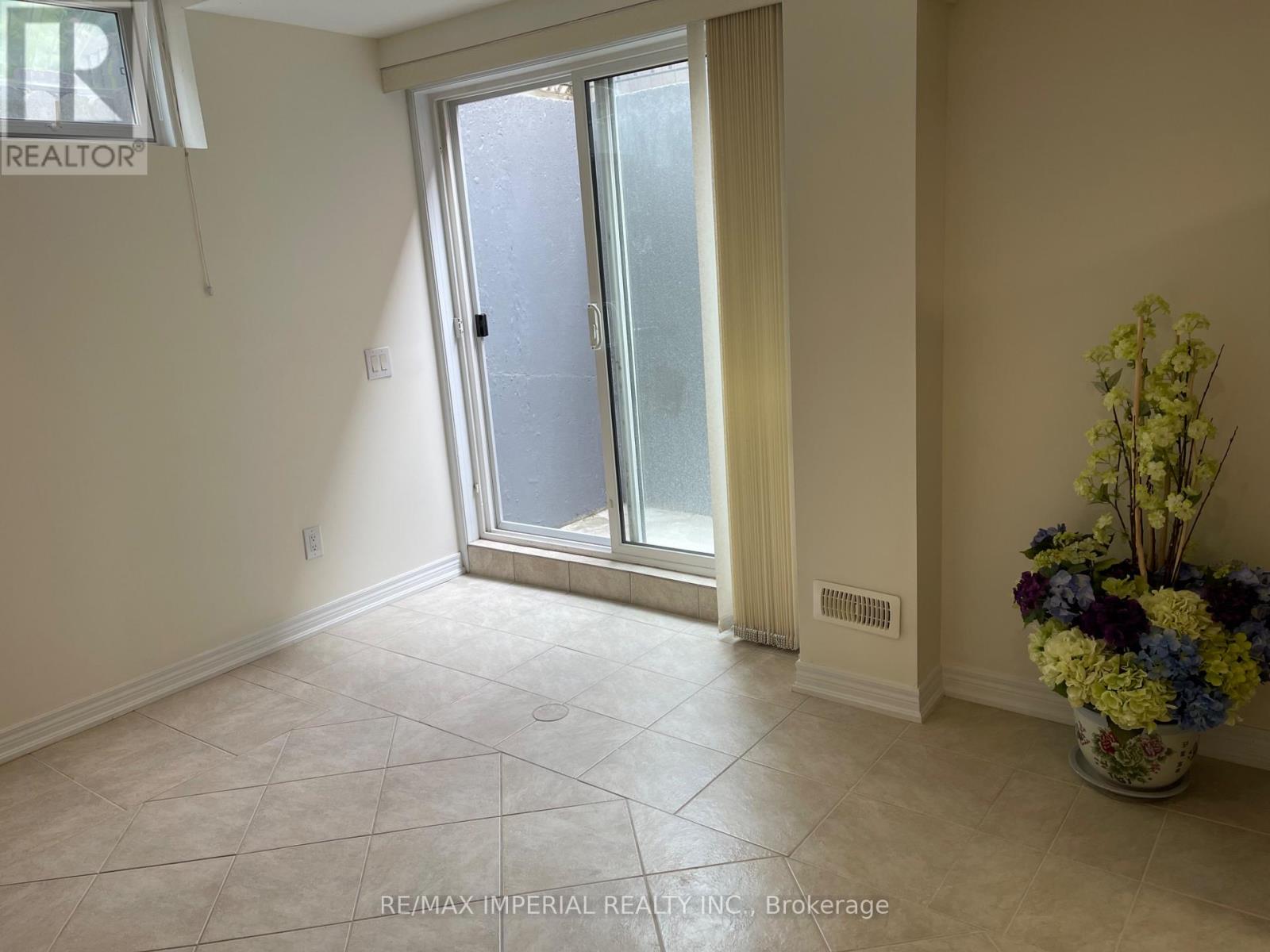 75 Brass Drive, Richmond Hill, Ontario  L4E 4T4 - Photo 4 - N12335788