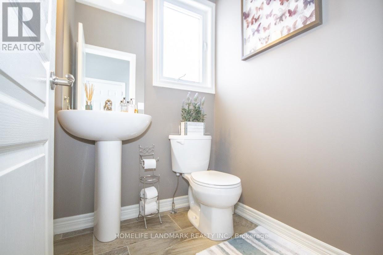 70 Spruce Crescent, Welland, Ontario  L3C 0C6 - Photo 5 - X12335781