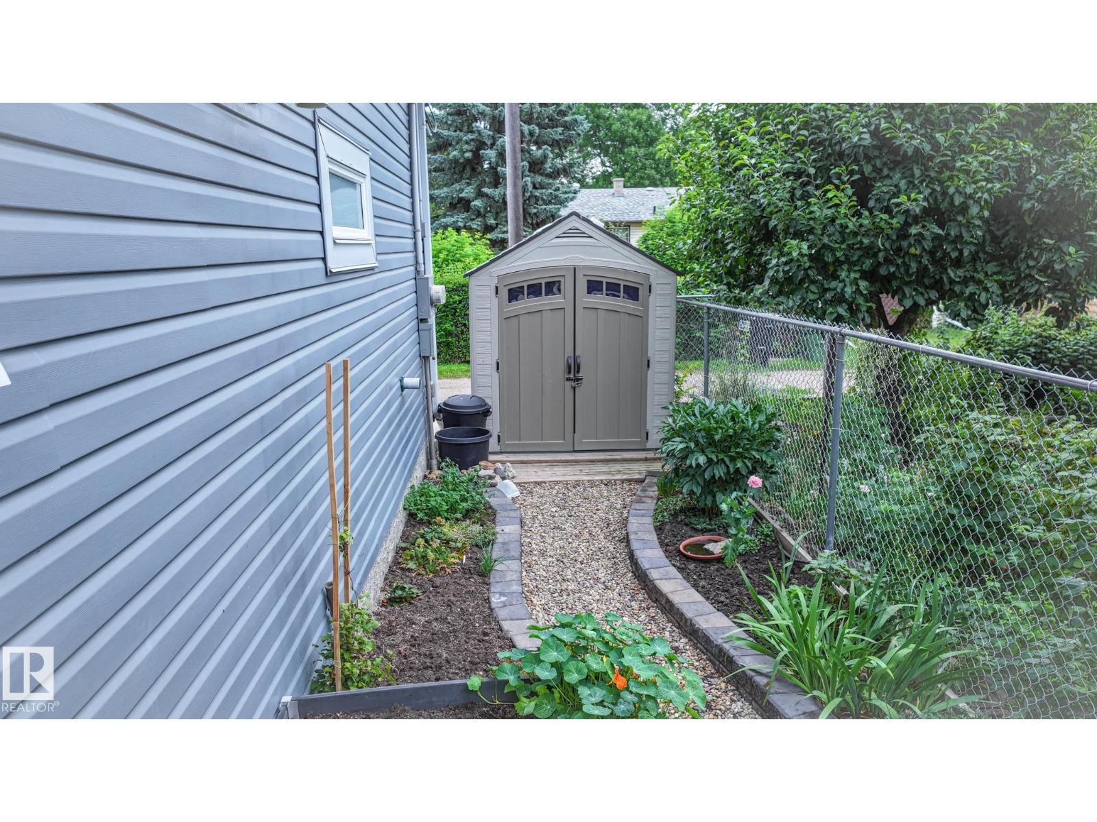 Property at 11131 52 ST NW image 4